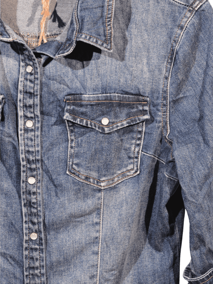 Camicia di jeans sciancrata