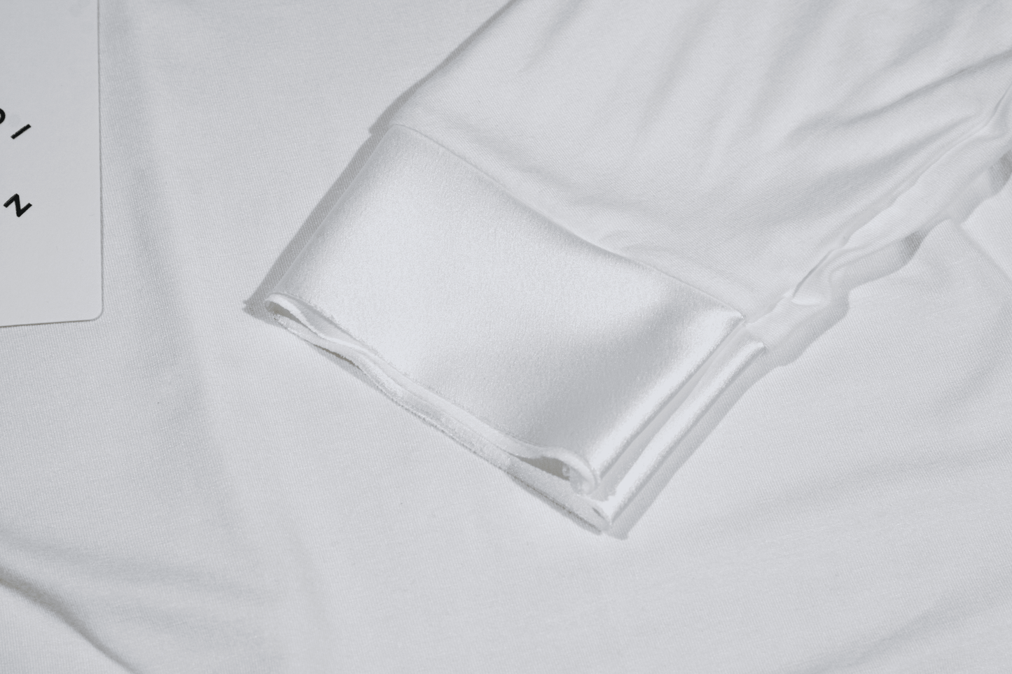 T-shirt barchetta maniche 3/4 con dettagli in raso