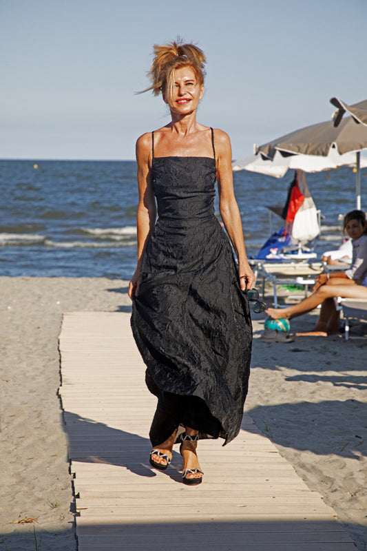 vestito elegante nero foto davanti